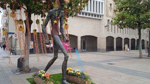 Caminante Vitoria, vestido por AENKOMER 