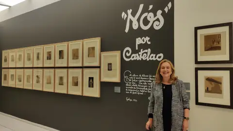 Ángeles Tilve na sala de exposición de "Castelao" Cita a cegas no Museo de Pontevedra