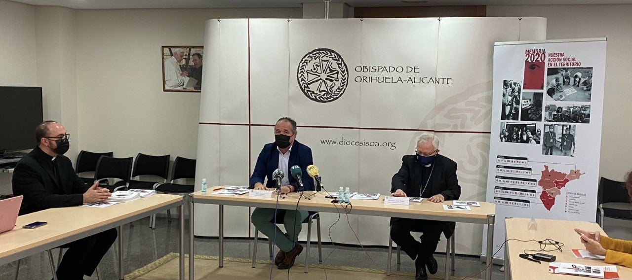 Cáritas atiende en la provincia de Alicante a 52.900 personas en el último año, un 35% más debido a la pandemia Cáritas atiende en la provincia de Alicante a 52.900 personas en el último año, un 35% más debido a la pandemia
