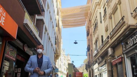 Colocaci&oacute;n de toldos en las calles del centro