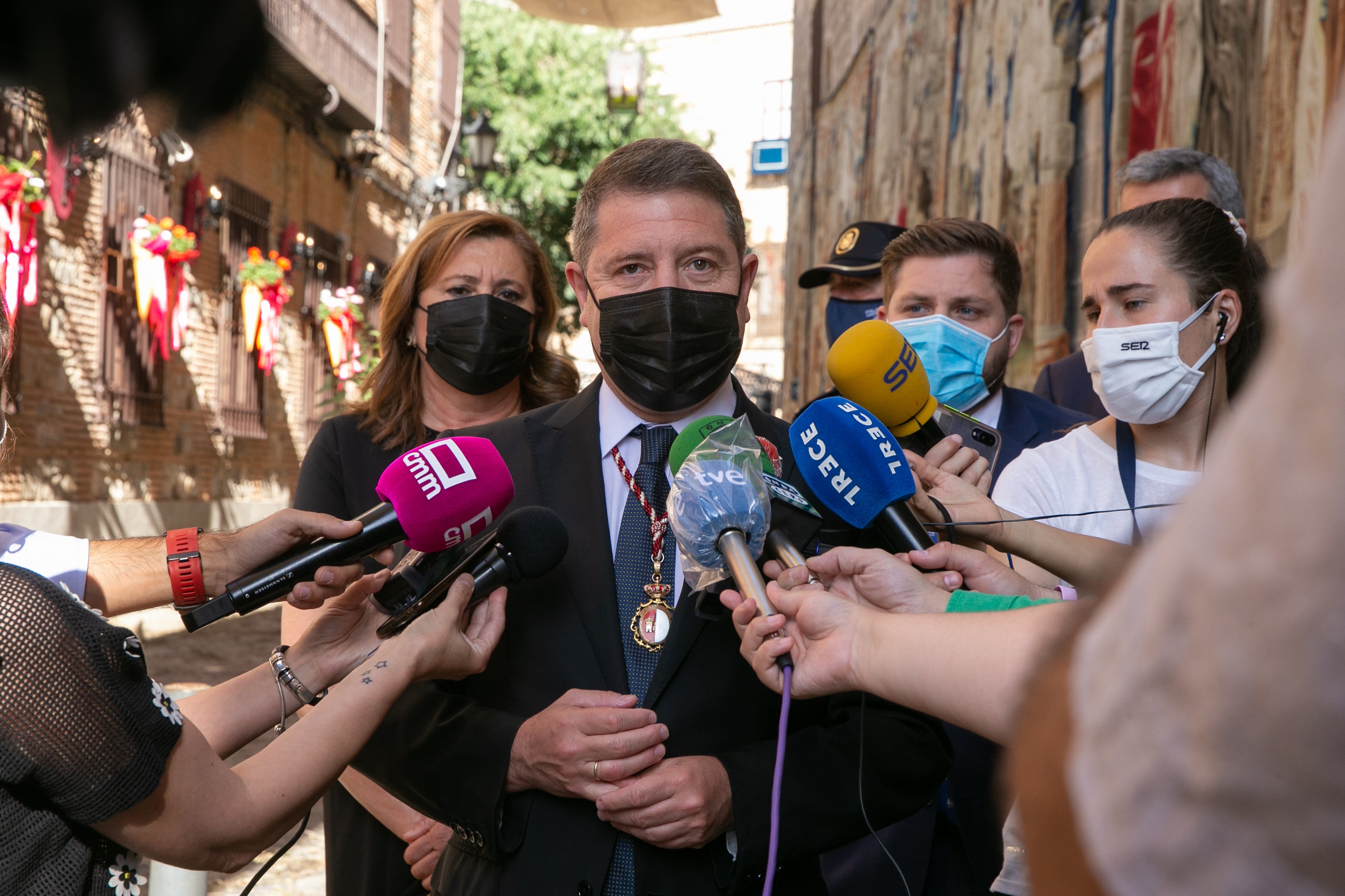 Emiliano García-Page recuerda, en el día de Corpus Christi, a todas aquellas personas que, con su trabajo, “han puesto pie en pared al virus” Emiliano García-Page recuerda, en el día de Corpus Christi, a todas aquellas personas que, con su trabajo, “han puesto pie en pared al virus”