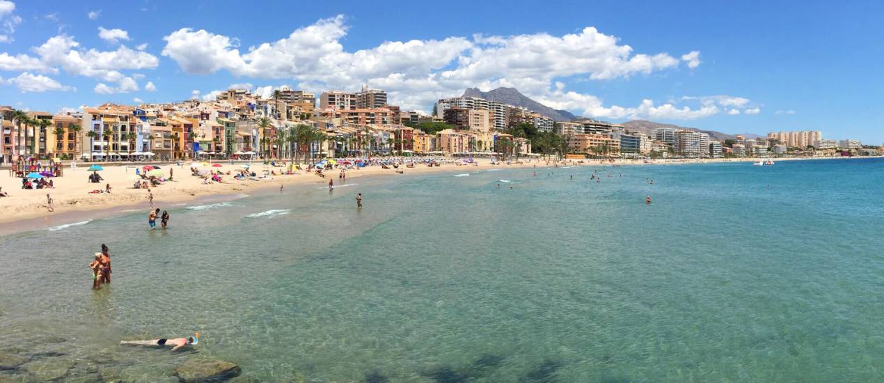 Adjudican por urgencia el servicio de socorrismo en La Vila Joiosa al quedar desierta la convocatoria ordinaria Adjudican por urgencia el servicio de socorrismo en La Vila Joiosa al quedar desierta la convocatoria ordinaria