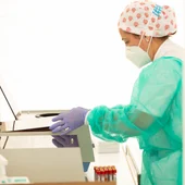 Facilita todo tipo de controles de laboratorio a sus deportistas in situ, con atención personalizada y evitando desplazamientos Facilita todo tipo de controles de laboratorio a sus deportistas in situ, con atención personalizada y evitando desplazamientos