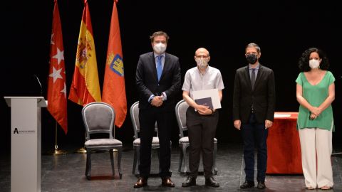 Homenaje a profesores y personal de los centros educativos de Alcal&aacute; de Henares jubilados en el curso 2020-2021