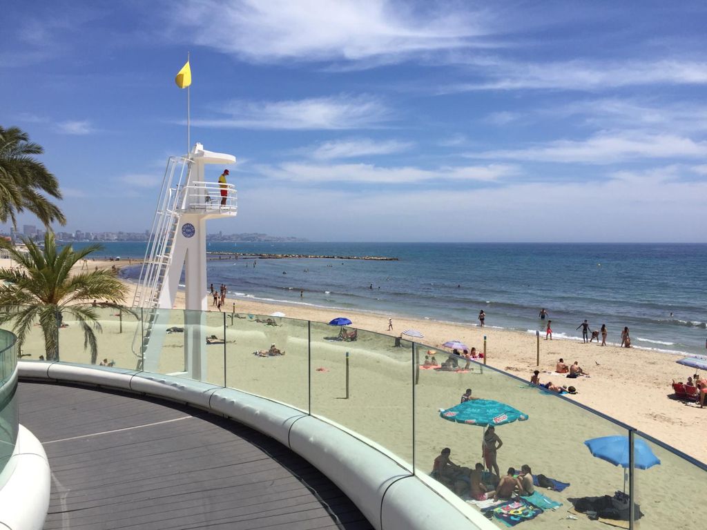 Las playas de Alicante son accesibles, seguras, digitales y sin humo Las playas de Alicante son accesibles, seguras, digitales y sin humo