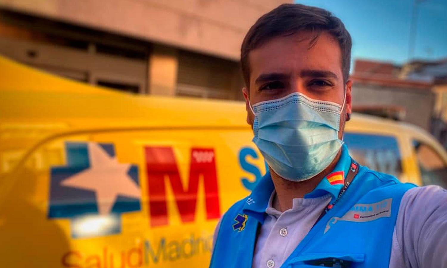 El enfermero del discurso viral: "Aprovechamos para que se vayan tranquilos, con una sonrisa y con ganas de la segunda dosis" El enfermero del discurso viral: "Aprovechamos para que se vayan tranquilos, con una sonrisa y con ganas de la segunda dosis"