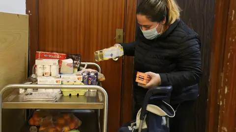 Es triplica el nombre de famílies sense ingressos que necessita l’ajuda de Càritas Barcelona per tirar endavant. Es triplica el nombre de famílies sense ingressos que necessita l’ajuda de Càritas Barcelona per tirar endavant.