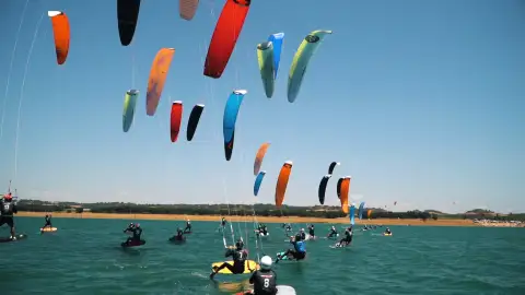 Regatistas en las aguas del pantano de Alarcón (Cuenca) Regatistas en las aguas del pantano de Alarcón (Cuenca)