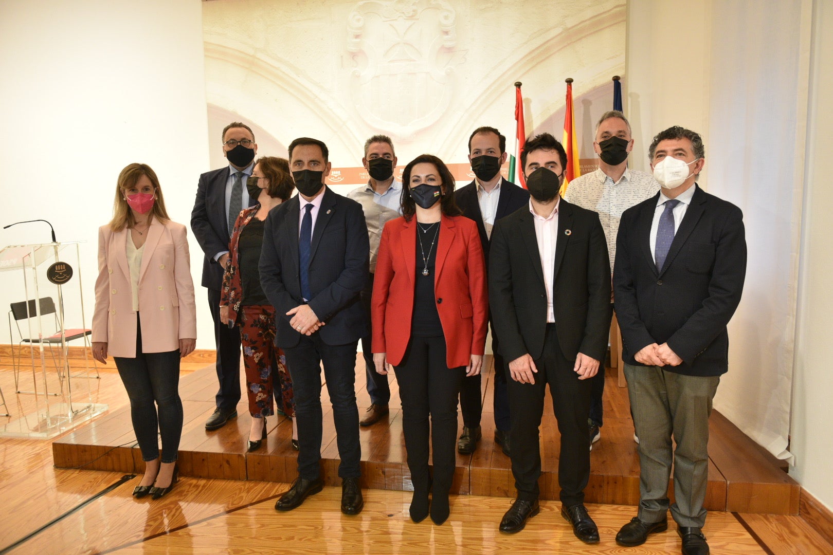 Partidos políticos y agentes sociales acuerdan un trazado de alta velocidad que evite los viñedos de Haro Partidos políticos y agentes sociales acuerdan un trazado de alta velocidad que evite los viñedos de Haro