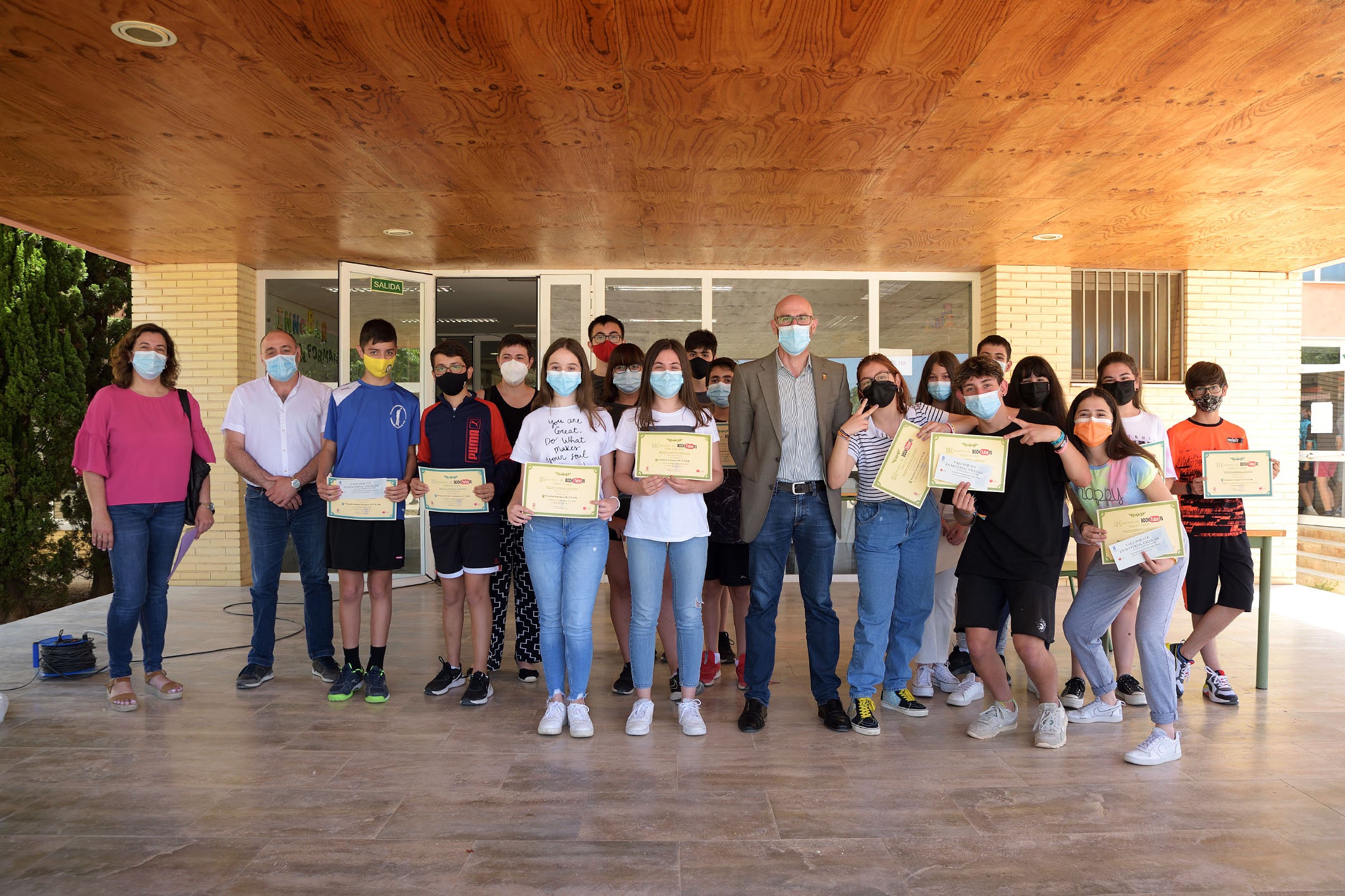 Jiménez entrega los premios del Concurso de Booktubers Jiménez entrega los premios del Concurso de Booktubers