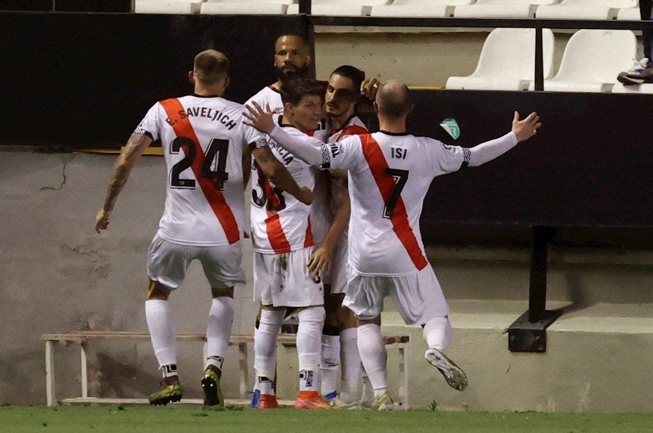 El Rayo Vallecano pone pie y medio en la final del Play Off de ascenso El Rayo Vallecano pone pie y medio en la final del Play Off de ascenso