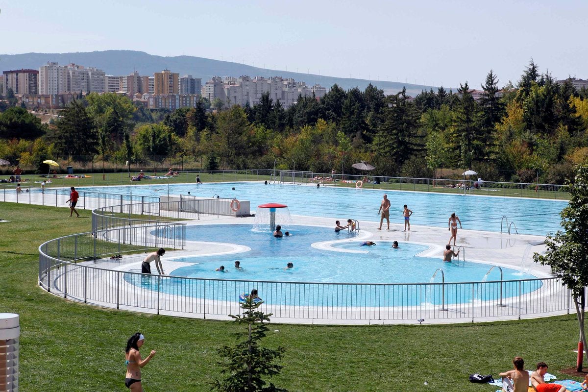 Las piscinas preparan su apertura con nuevas medidas Las piscinas preparan su apertura con nuevas medidas