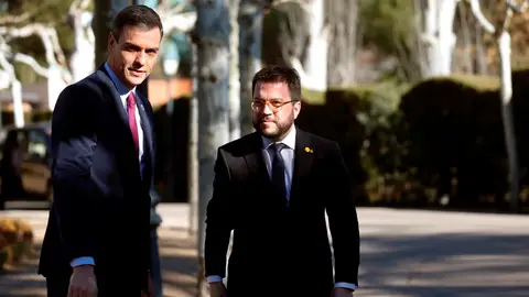 Pedro Sánchez y Pere Aragonés, en Moncloa antes de una reunión de la mesa de diálogo