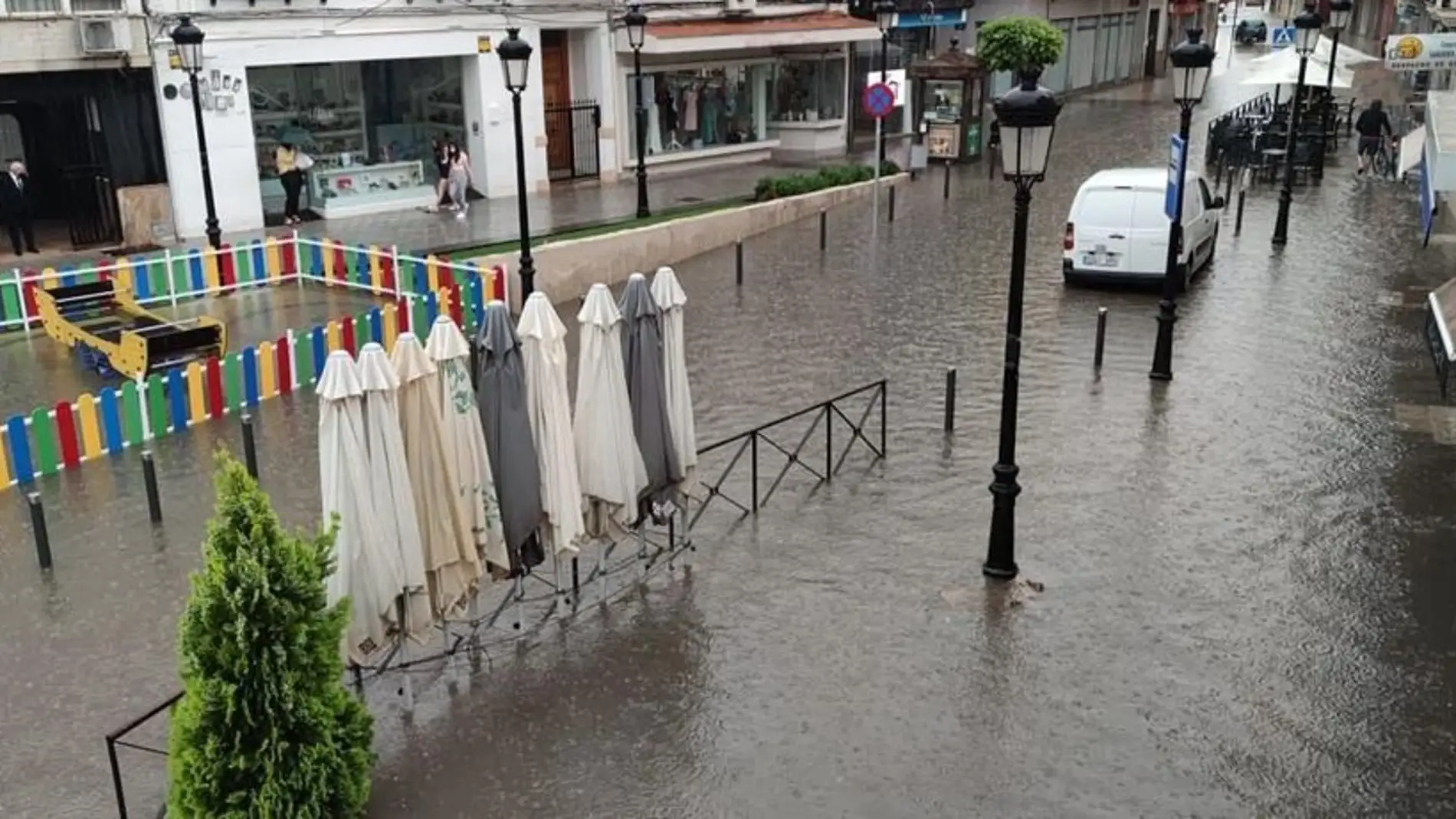 Las fuertes lluvias han dejado inundadas muchas calles en Tomelloso