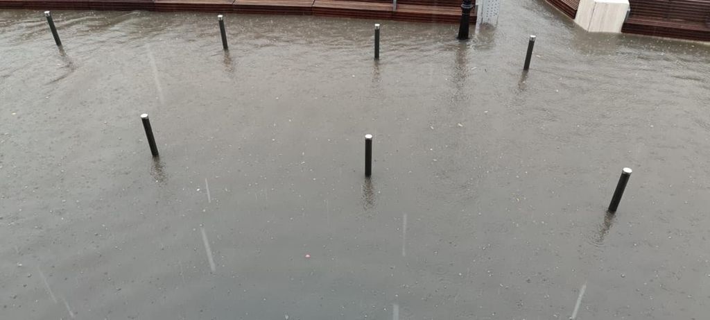 Tomelloso moviliza todos sus recursos para achicar agua y evalúa los daños provocados por una fuerte tormenta Tomelloso moviliza todos sus recursos para achicar agua y evalúa los daños provocados por una fuerte tormenta