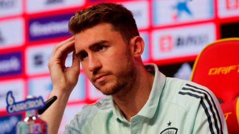 El jugador de la selecci&oacute;n espa&ntilde;ola de f&uacute;tbol Aymeric Laporte, durante una rueda de prensa 
