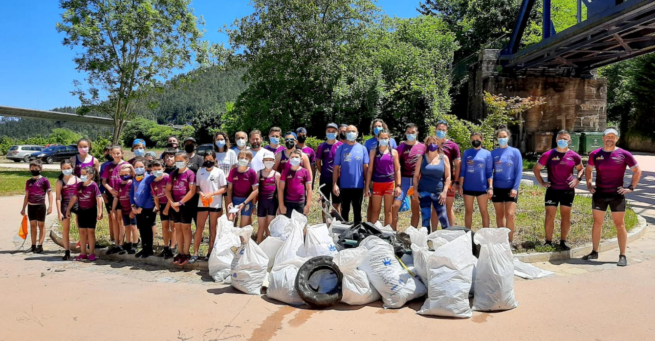 El Club Piragüismo El Sella recogió 100 kilos de basura en el cauce del río durante el Día Mundial del Medio Ambiente El Club Piragüismo El Sella recogió 100 kilos de basura en el cauce del río durante el Día Mundial del Medio Ambiente