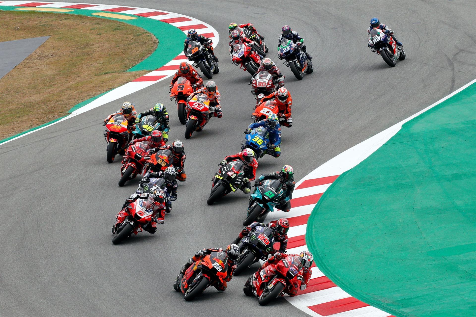 Oliveira logra su primera victoria de la temporada en el Gran Premio de Cataluña en un final caótico Oliveira logra su primera victoria de la temporada en el Gran Premio de Cataluña en un final caótico
