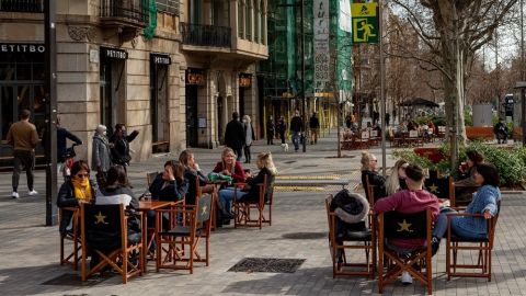LaSexta Noticias Fin de Semana (06-06-21) Estas son las CCAA que se niegan a cumplir las nuevas restricciones de Sanidad sobre hosteler&iacute;a y ocio nocturno: &iquest;pueden hacerlo?