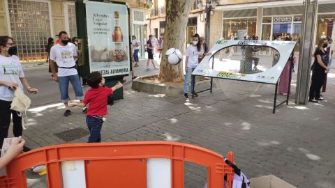 Ni&ntilde;os y mayores participan en las actividades de Sadeco con motivo del D&iacute;a Mundial del Medio Ambiente