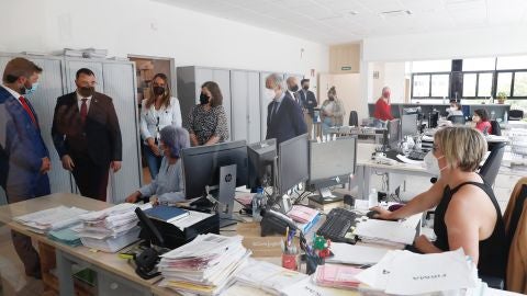 Barb&oacute;n inaugura el Juzgado de Luarca.
