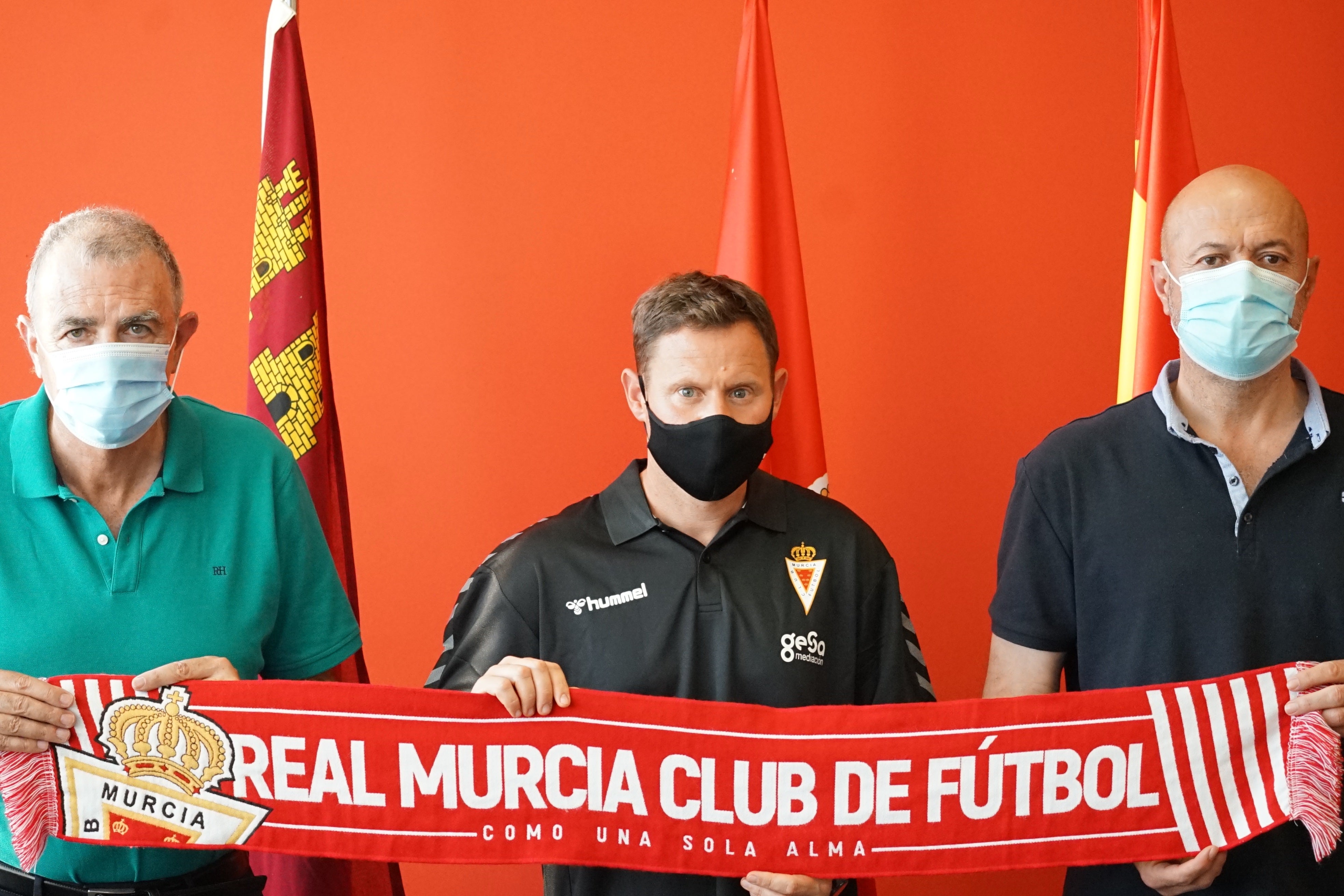 Mario Simón aterriza en el Real Murcia Mario Simón aterriza en el Real Murcia
