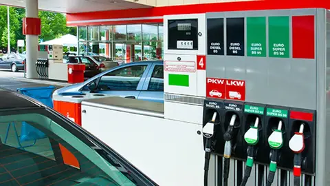 Imagen de archivo de una gasolinera Imagen de archivo de una gasolinera