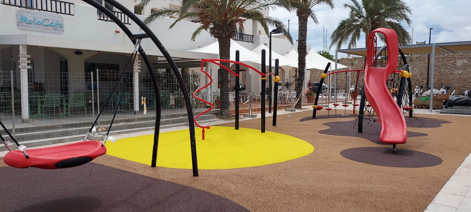 El puerto de la Savina cuenta ya con un nuevo parque infantil El puerto de la Savina cuenta ya con un nuevo parque infantil