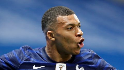 Mbappé celebra un gol con la selección de Francia