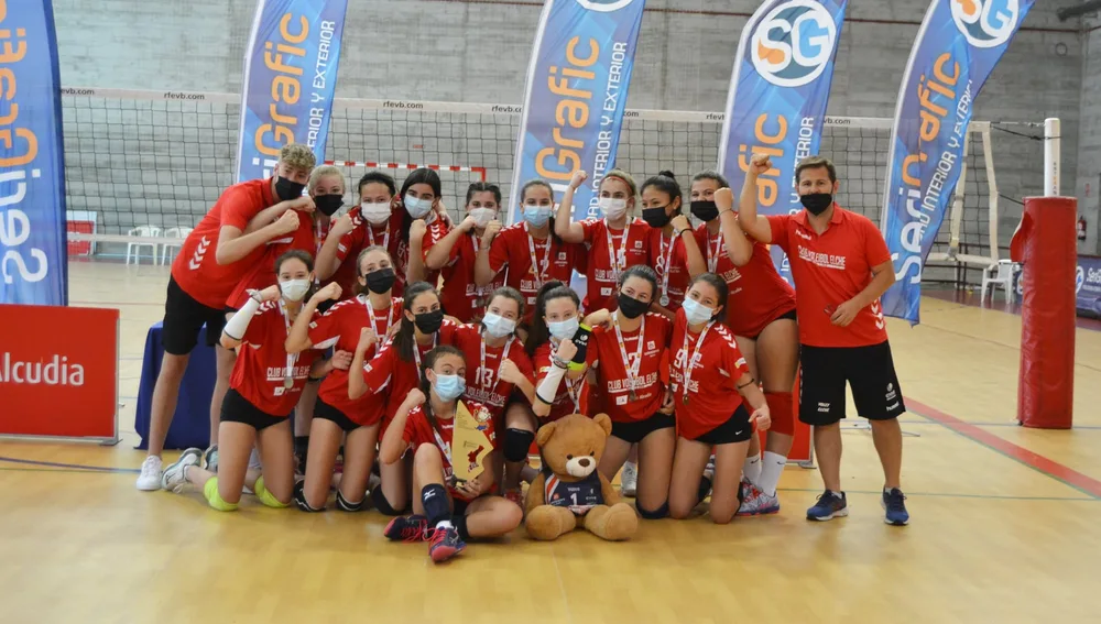Las chicas del Club Voleibol Elche, campeonas autonómicas de voleibol en categoría infantil femenina.