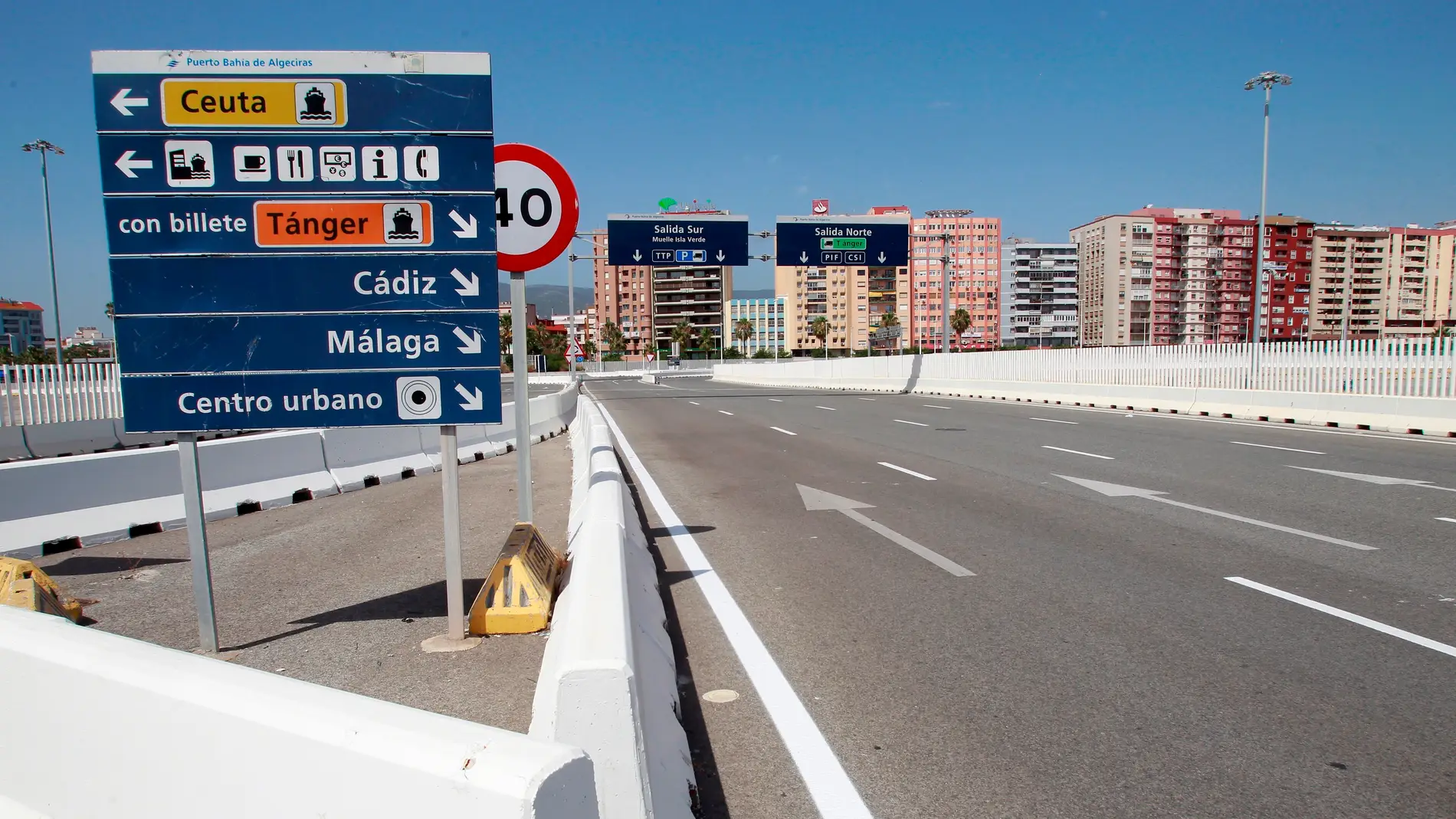 Acceso al puerto de Algeciras, en Cádiz, sin tráfico.