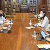 Instantes de la reunión con la RAE en Madrid