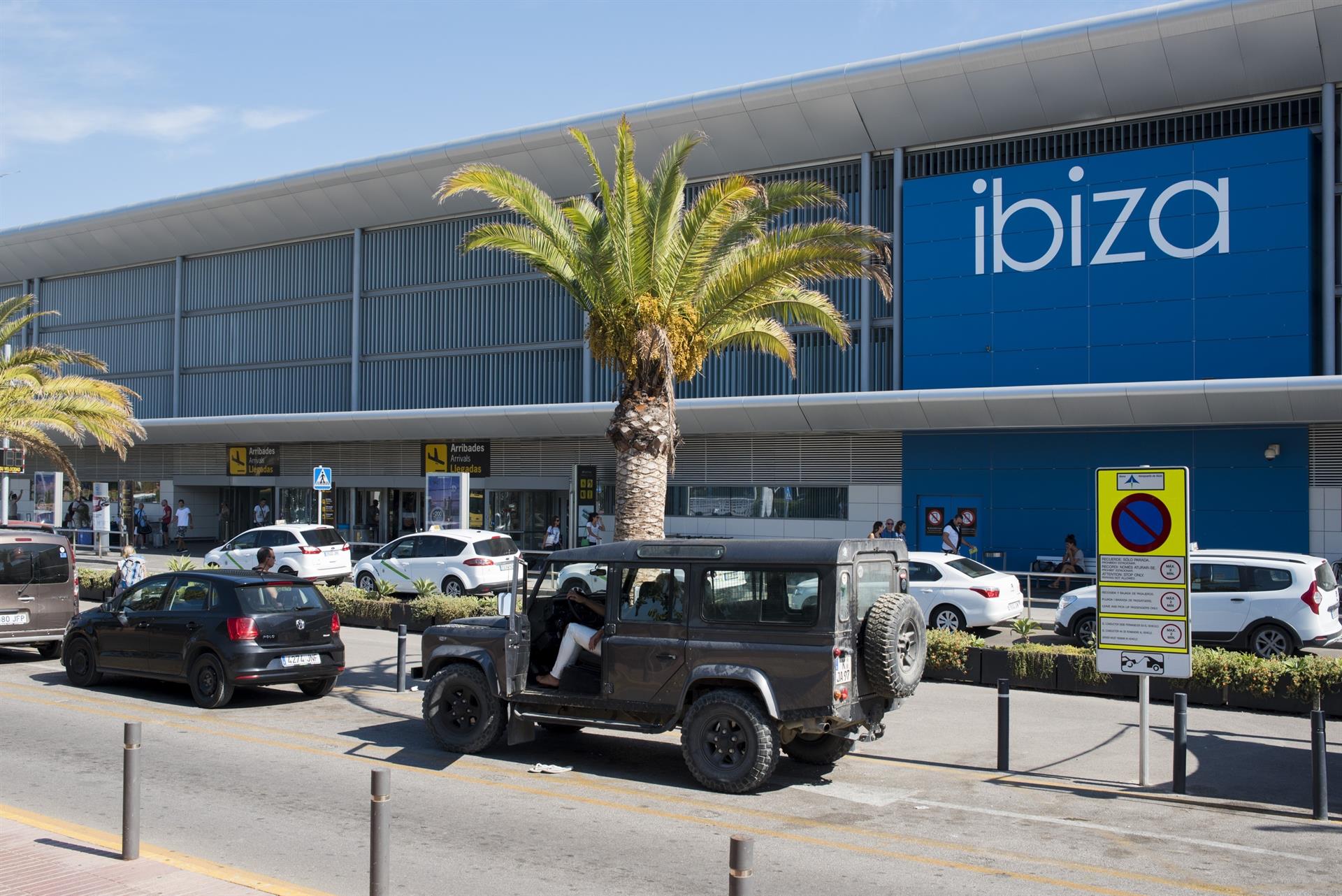 El Govern actuará en la zona en obras del Aeropuerto de Ibiza para mejorar su impacto visual El Govern actuará en la zona en obras del Aeropuerto de Ibiza para mejorar su impacto visual