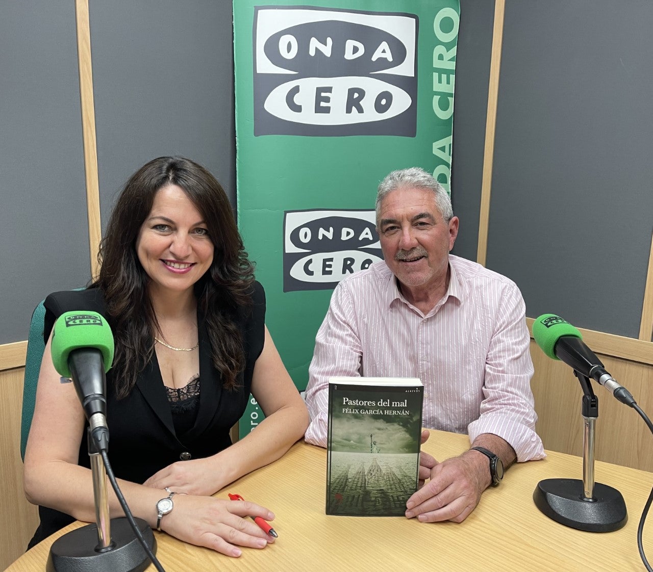 Félix García presenta en Más de uno Alicante 'Pastores del mal' cuya trama se centra en redes internacionales de pederastia Félix García presenta en Más de uno Alicante 'Pastores del mal' cuya trama se centra en redes internacionales de pederastia