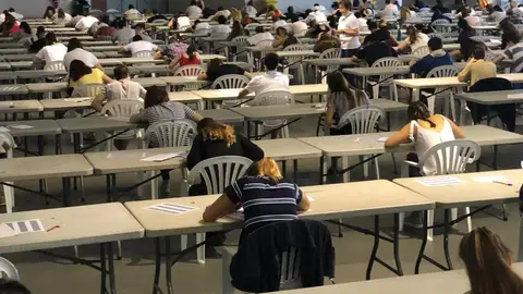 Alumnos menorquines realizando la selectividad. Alumnos menorquines realizando la selectividad.