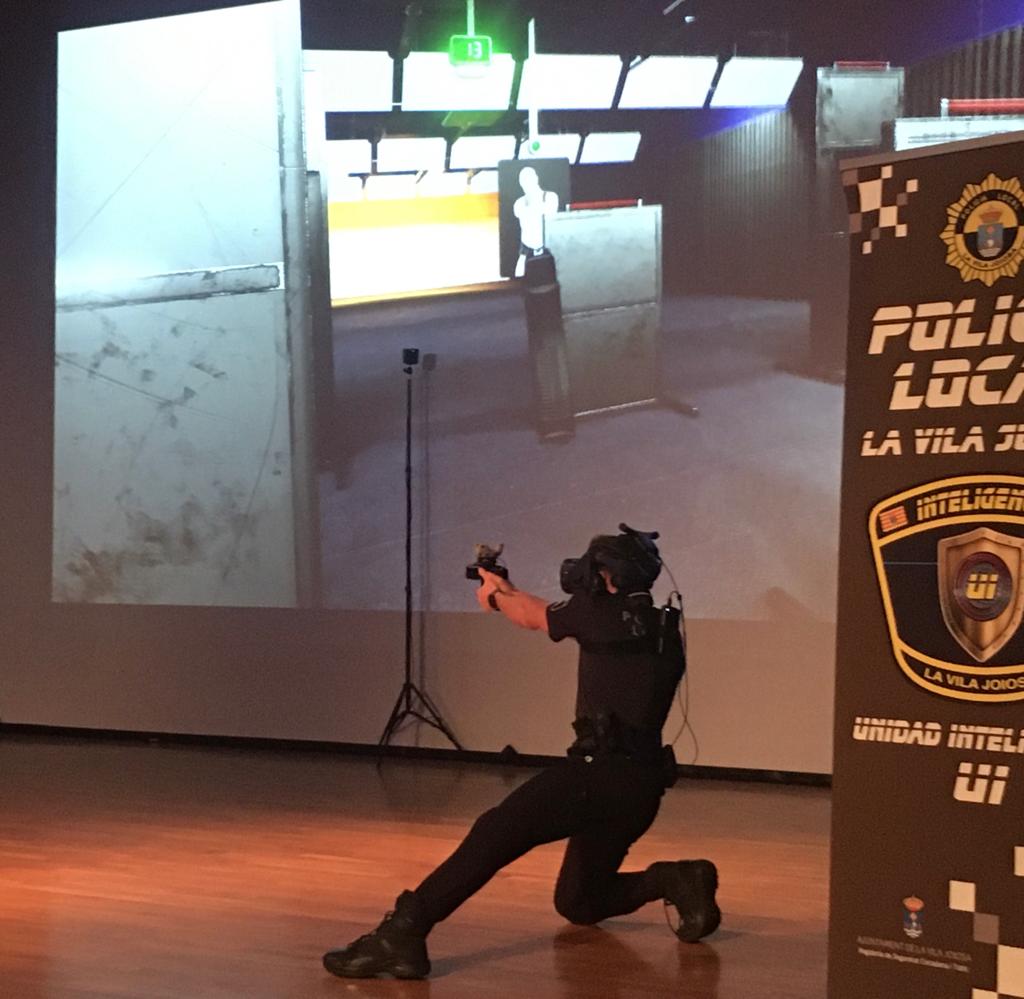 La policía local de la Vila presentaba a las policías de la provincia su programa virtual de entrenamiento La policía local de la Vila presentaba a las policías de la provincia su programa virtual de entrenamiento