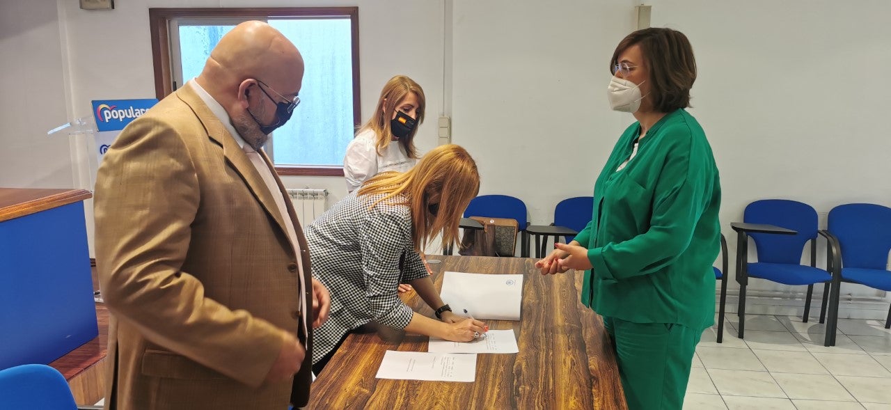 Ángeles Armisén registra su candidatura a la Presidencia del Partido Popular de Palencia Ángeles Armisén registra su candidatura a la Presidencia del Partido Popular de Palencia