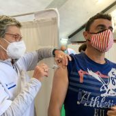 Comienza la vacunación en El Molinón (Gijón)