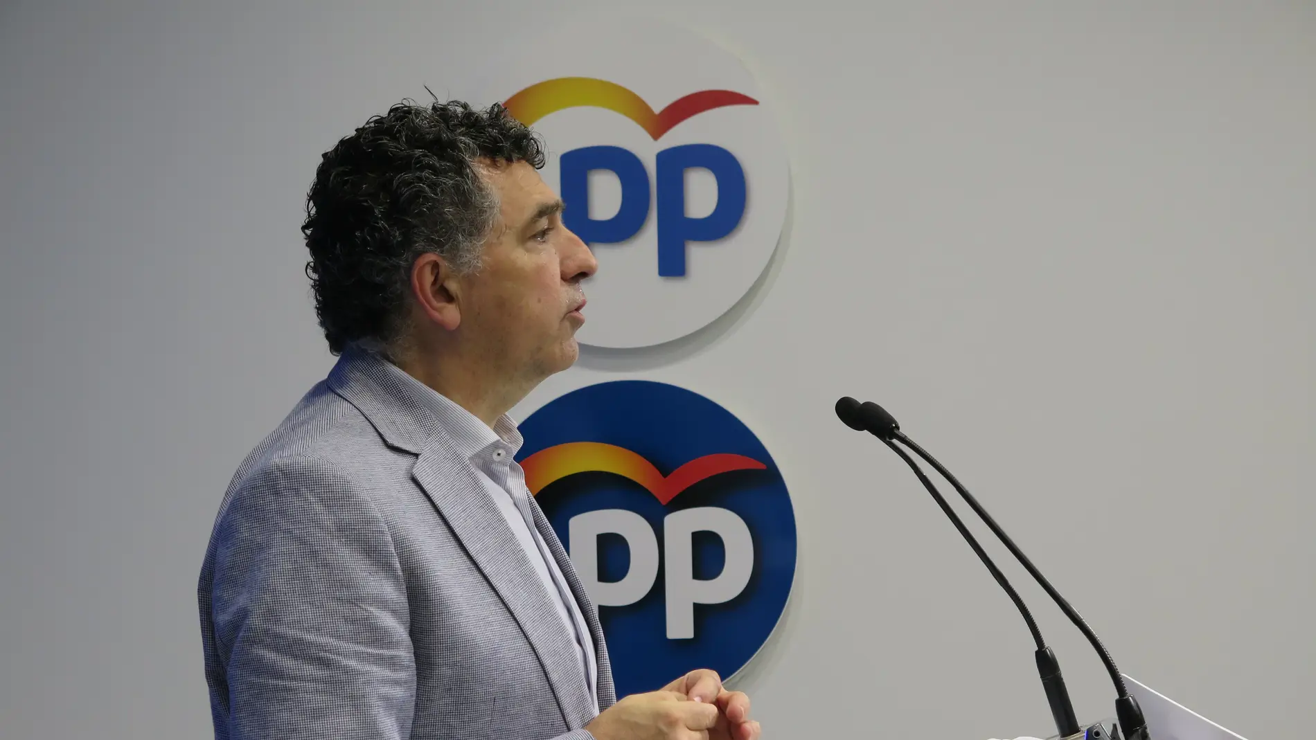 PP: "Andreu sustituye 40 médicos por 4 ambulancias"