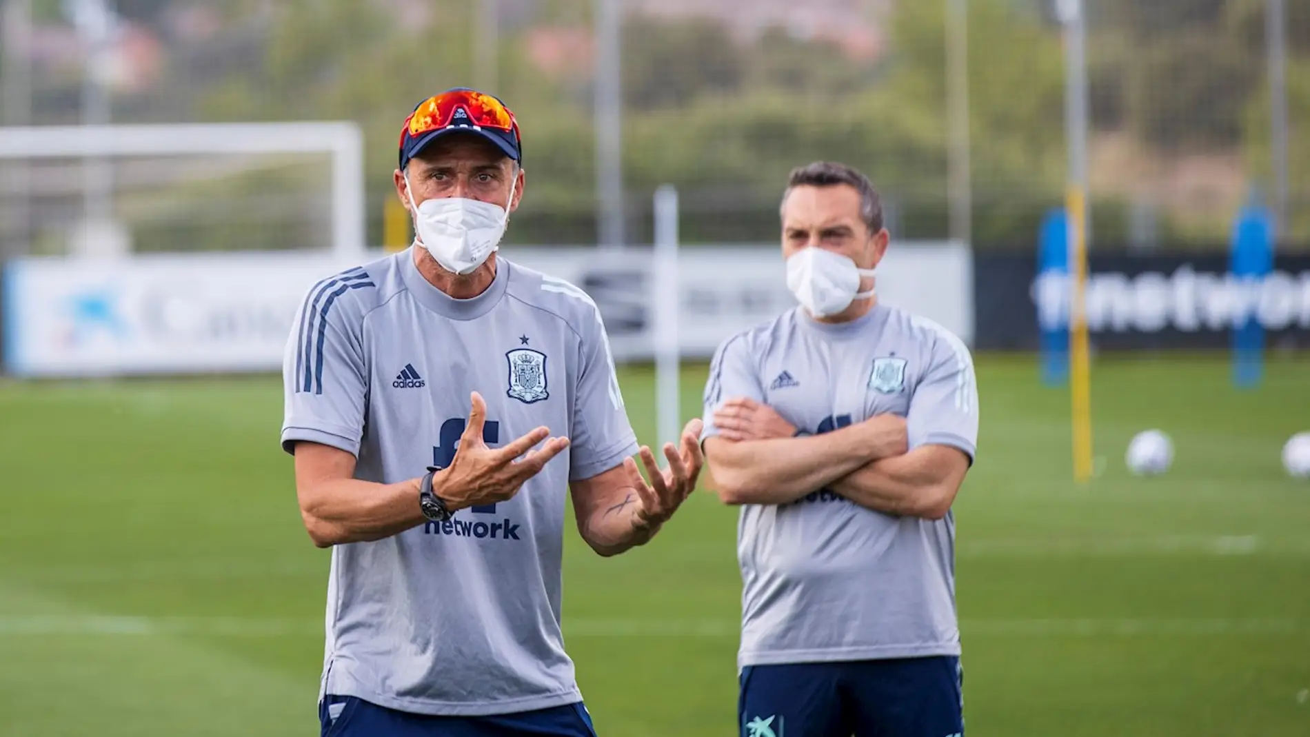Luis Enrique dirige un entrenamiento de la selección española