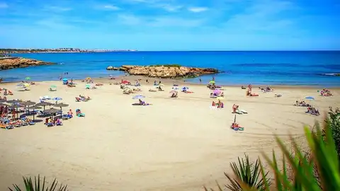 Antonio Sánchez, Concejal de Playas de Orihuela, “tenemos por delante un verano para disfrutar de estas playas” playas