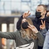 El avance en la vacunación hace que los adolescentes encabecen ahora los contagios