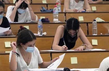 El parlamento trabaja en un modelo educativo plurilingüe con el euskera como eje El parlamento trabaja en un modelo educativo plurilingüe con el euskera como eje