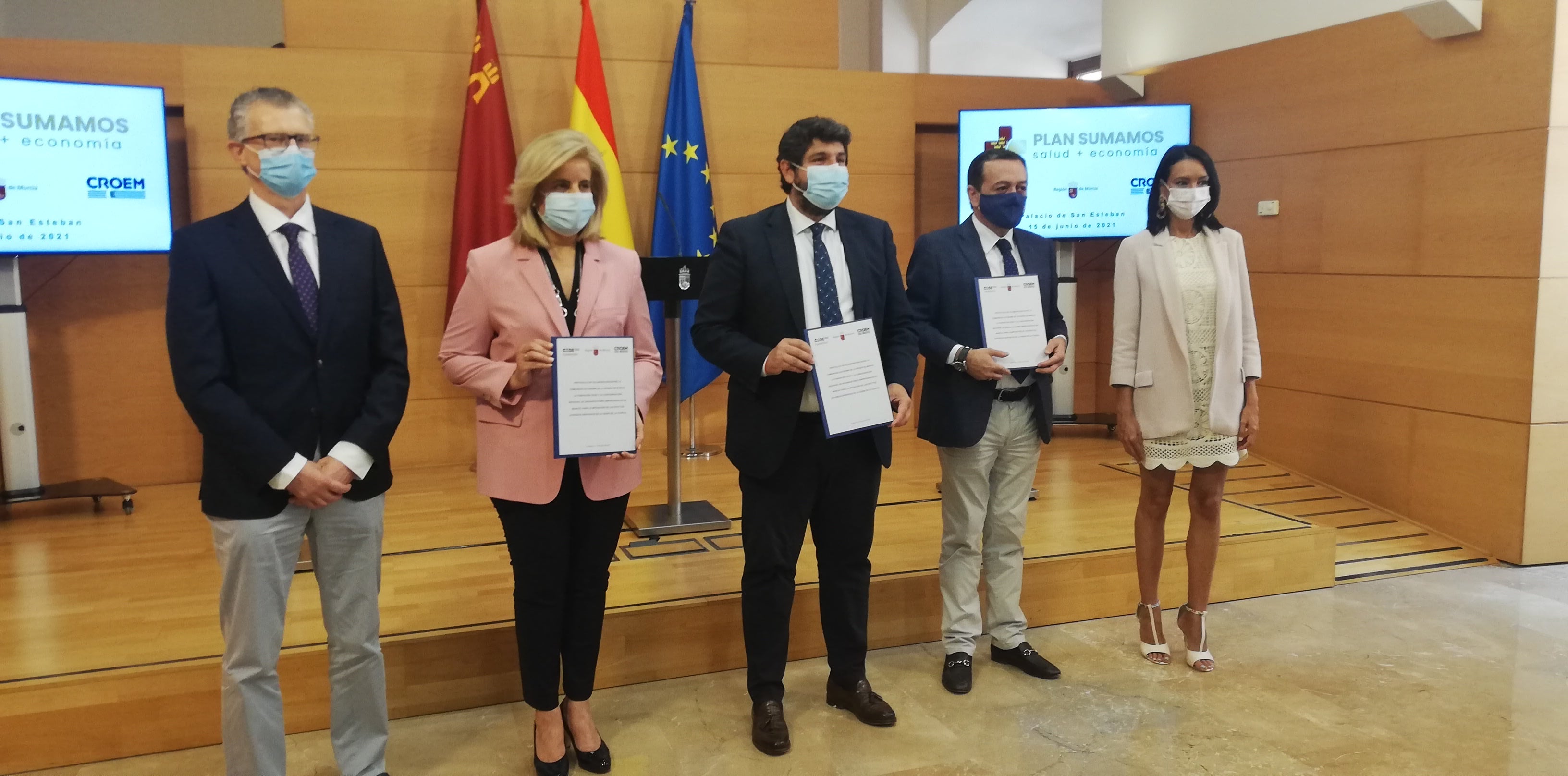 Murcia pide que en julio no sea obligatoria la mascarilla en exteriores en toda España Murcia pide que en julio no sea obligatoria la mascarilla en exteriores en toda España