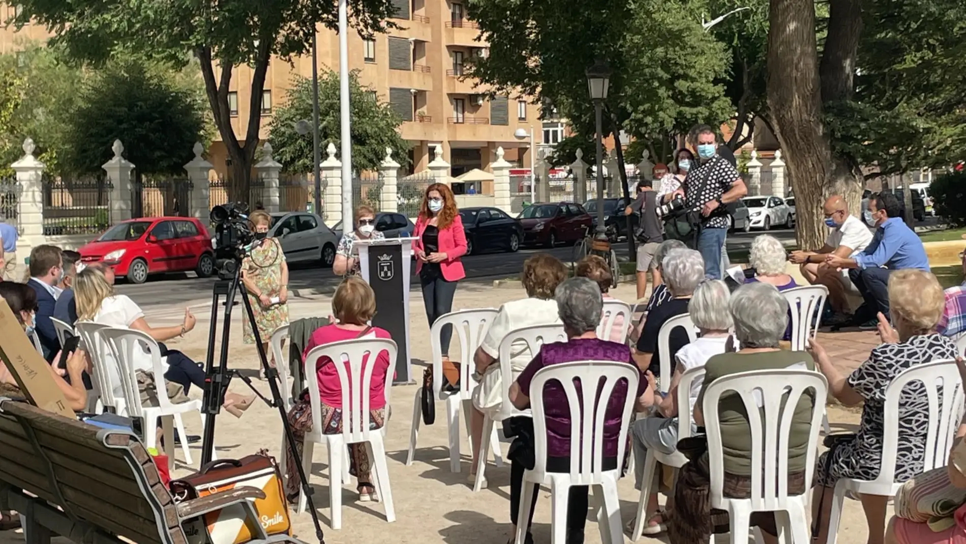 Albacete homenajea a sus mayores con una placa y un decálogo de buenos tratos