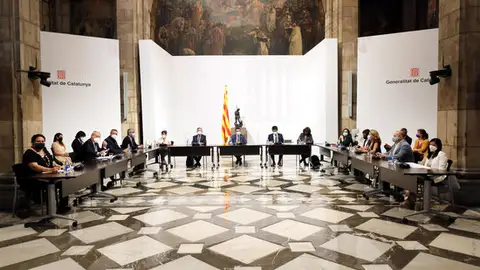 Imatge de la reunió de la taula institucional per abordar l’ampliació de l’aeroport del Prat. Imatge de la reunió de la taula institucional per abordar l’ampliació de l’aeroport del Prat.