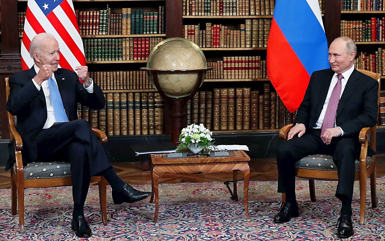Putin y Biden cruzan duras advertencias sobre Ucrania Putin y Biden cruzan duras advertencias sobre Ucrania