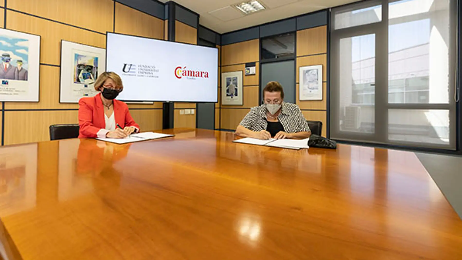 La FUE-UJI y la Cámara de Comercio impulsan dos cursos de inteligencia artificial en los negocios La FUE-UJI y la Cámara de Comercio impulsan dos cursos de inteligencia artificial en los negocios