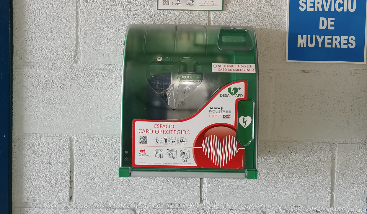 Bimenes se dota de tres nuevos desfibriladores para diferentes espacios municipales Bimenes se dota de tres nuevos desfibriladores para diferentes espacios municipales