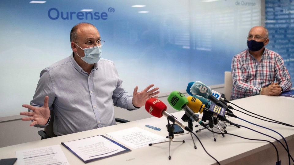 O Psoe acusa a Tellado de vir a Ourense a correr "unha cortina de fume" O Psoe acusa a Tellado de vir a Ourense a correr "unha cortina de fume"